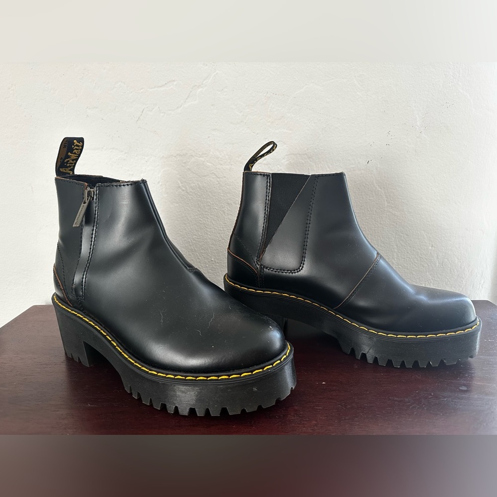 Dr Martens Smooth Black Leather Rometty Boots Women size 7 US / 38 EU